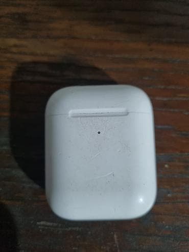 redmi airdots: Наушники Airpods 1 поколения. Сами наушники работают, коробка — 1
