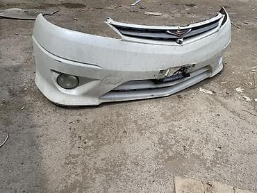 Бампер Toyota