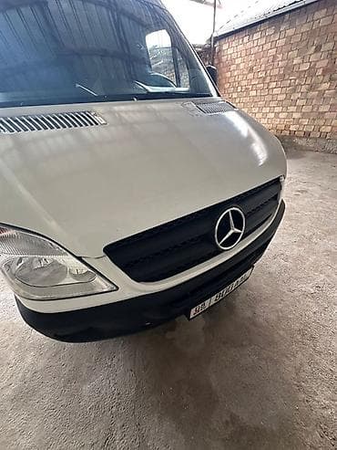 gac aion v plus: Легкий грузовик, Mercedes-Benz — 3