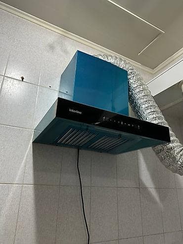 Кухонная вытяжка Interline, настенная, с горизонтальным козырьком и