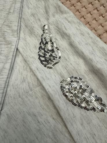 новые: Женский костюм (светло серый) с пайетками Комплектация: - худи с — 4