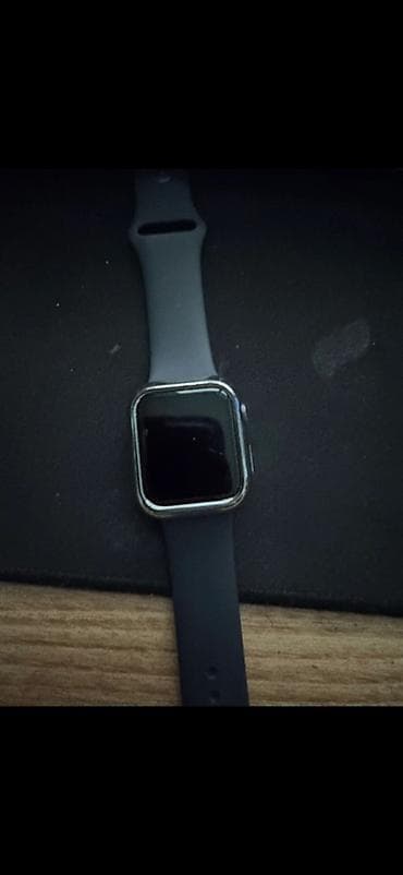 •	Модель: Apple Watch SE 	•	Состояние: аккуратно использовались, в
