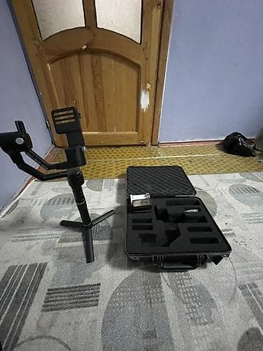 Ручной электронный стабилизатор (гимбал) для смартфона/камеры с