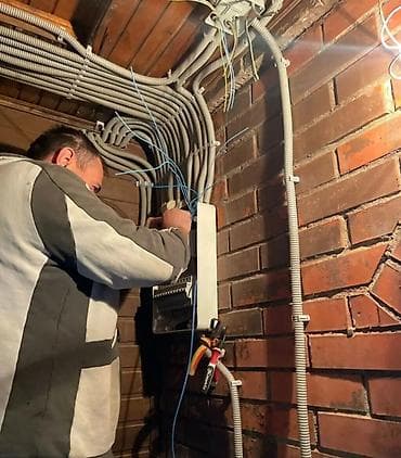 ищу работу строителя: Услуги электрика и сантехника “под ключ” Электромонтаж: - — 4