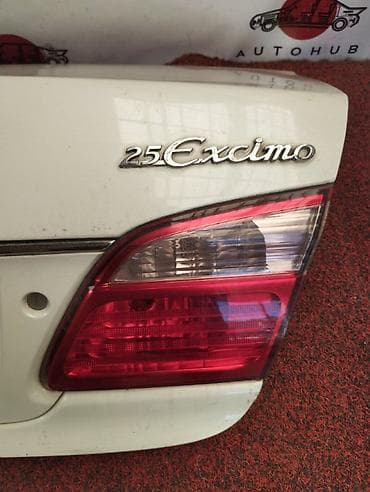 2000: Фонарь крышки багажника правый для NISSAN Cefiro A33 (рестайлинг — 1