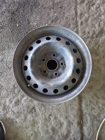 крыло фура: Железные Диски R 15 отверстий - 4, Б/у — 1