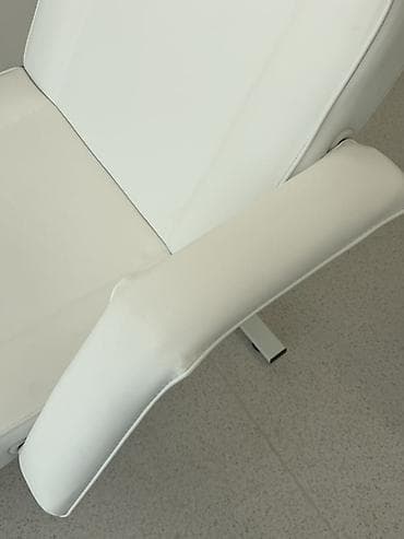 процедурный столик медицинский: Косметологическая/процедурнаяг кушетка с подлокотниками и — 4