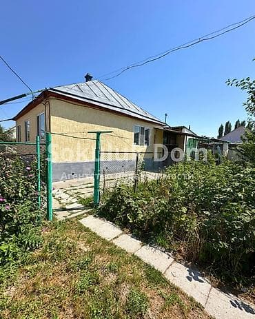 Үйлөр: 🏠Продается дом в с. Сокулук 🟡 Комнаты: 5 🟡 Участок: 8 соток (по факту — 1