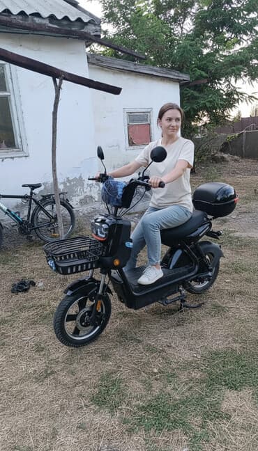 электронная мотоциклы: Электроскутер (городской) - Компактный электроскутер с низкой рамой и — 1