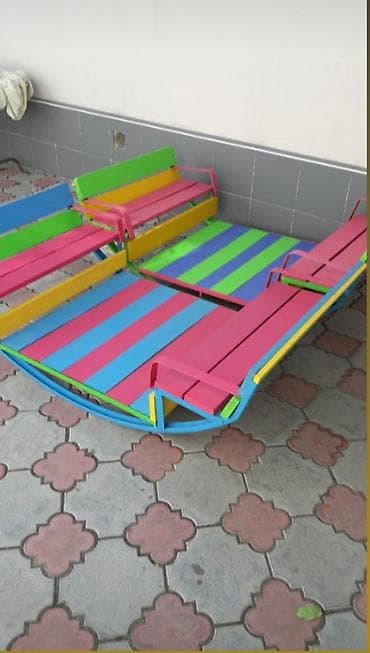 аренда детских колясок: Качеля лодочка. Вместимость от 2 до 6 детей . В наличии . У нас — 7