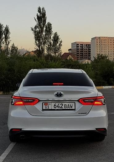 Унаа: Toyota Camry: 2022 г., 2.5 л, Вариатор, Гибрид, Седан — 6