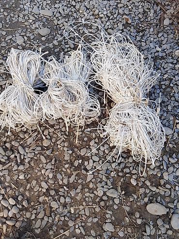 Корзины: Пучки белого шнура/тонкого капронового шнурка. - Материал: синтетика — 1