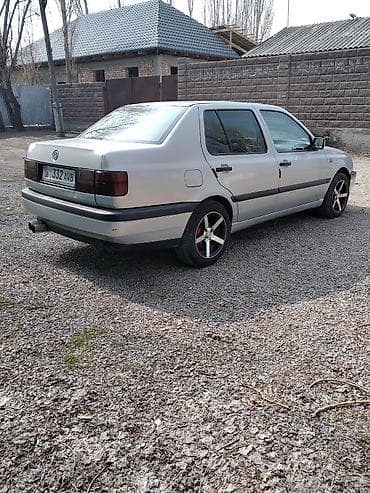 Volkswagen: Volkswagen Vento: 1993 г., 1.8 л, Механика, Бензин, Седан — 3