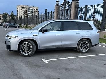 wuling mini ev: Lixiang L8: 2024 г., Автомат, Электромобиль, Кроссовер — 3