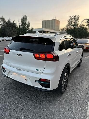 Kia Niro: 2022 г., 2 л, Автомат, Электромобиль, Кроссовер — 6