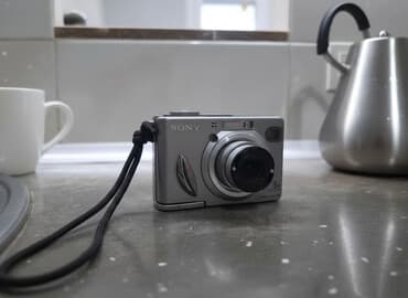 цифровой фотоапарат: Sony Cyber-shot DSC-W5 — это компактная цифровая камера, выпущенная в — 1