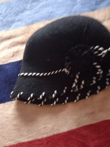 шляпы: Продается красивая шапка - шляпа, 100 процентов шерсть, черного — 4