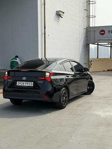 rav4 2021: Toyota Prius: 2020 г., 1.8 л, Вариатор, Гибрид, Хэтчбэк — 5