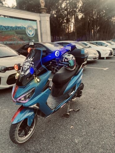 тенты на авто: Макси-скутер 175 куб. см, Бензин, Б/у — 9