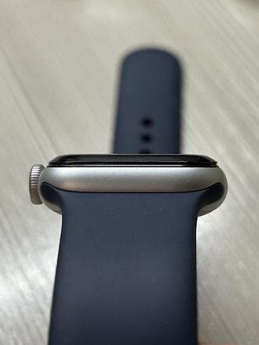 se 4: Продаю Apple Watch SE 2 89% Есть защитное стекло(+запасная) Не — 6