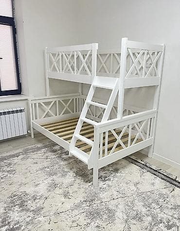 двухъярусные кровати деревянные: Двухъярусная кровать из массива, белая - Конструкция: два спальных — 1