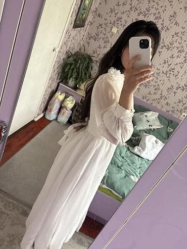 белый платия: Новое платье, ни разу не надевала. Размер: S 42 Очень красиво сидит по — 3