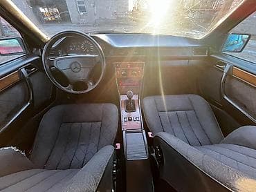 Mercedes-Benz W124: 1995 г., 2.2 л, Механика, Бензин, Седан — 7
