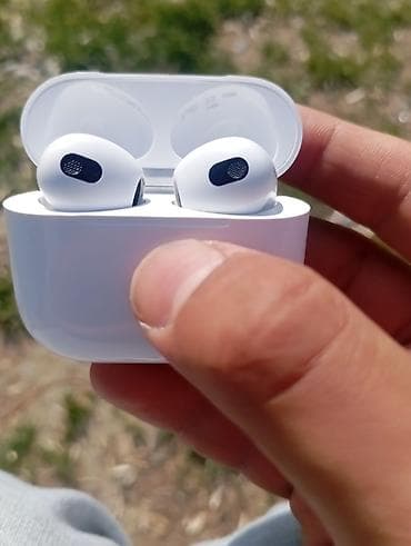 айрпод: Apple AirPods (3-го поколения) с проводящим футляром зарядки - — 3