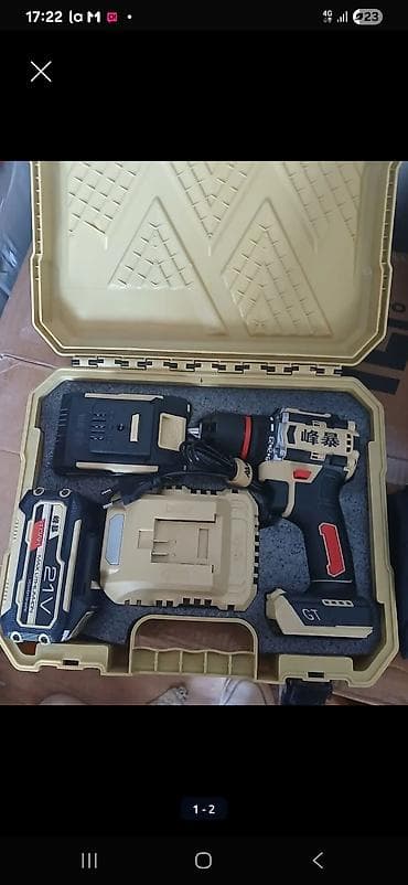 Контейнеры: Гидравлические домкраты для автомобиля В ассортименте: - Подкатной — 8