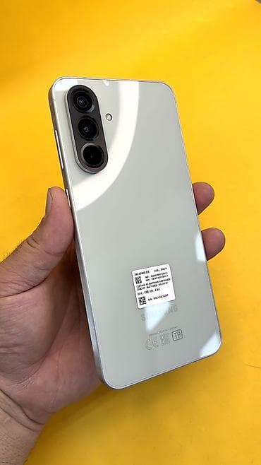 Samsung Galaxy A56 5G, Б/у, 256 ГБ, 2 SIM, eSIM