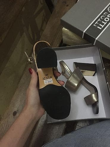 Босоножки 34 размер подойдет и на 35 производство Италия. Брала за at lalafo.kg Босоножки 34 размер подойдет и на 35 производство Италия. Брала за