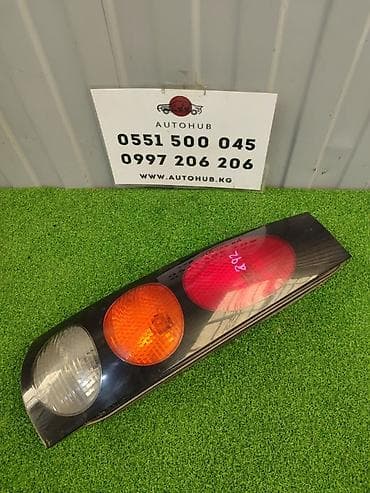 Системы освещения: Задний левый стоп-сигнал Toyota 2000 г., Оригинал — 1