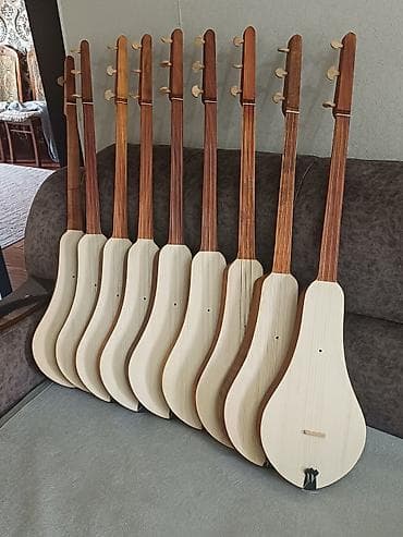 Өрүктөн (15 миң), карагайдан (4 миң) жасалган комуздар сатылат