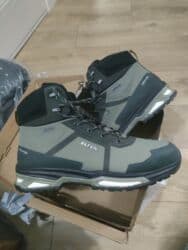 фирменная обувь из италии: Кроссовки зимние. Размеры 44, 48.Немецкий бренд.Новые — 2