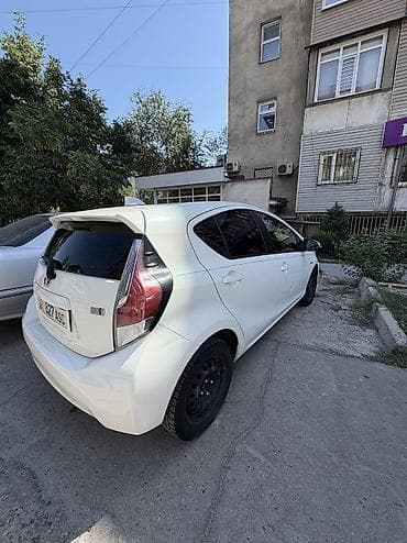 ключ приус: Toyota Prius C: 2016 г., 1.5 л, Вариатор, Гибрид, Хэтчбэк — 10