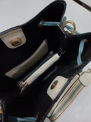 Аксессуары: Женская сумка-ведро (bucket bag) из фактурного кожаного материала в — 2