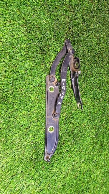 c 220: Петля задняя крышки багажника R Е46 220 074 Год 2003 В отличном — 1