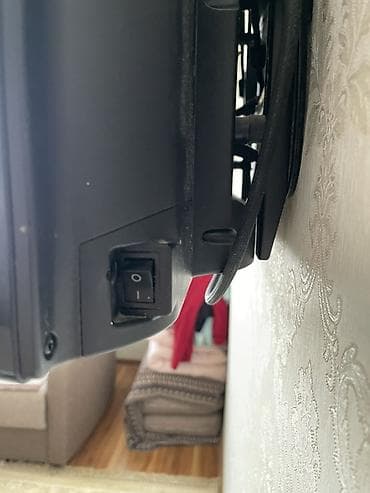 sony pl: Телевизор Skyworth, диагональ примерно 32–37 Б/У Есть с лева чуть — 3