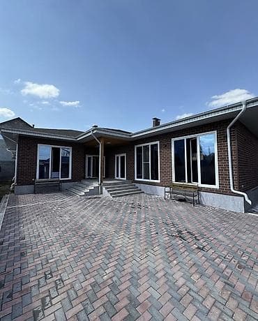 бассейн продаю: Гостевой дом с крытым бассейном и парилкой - Просторный крытый — 2