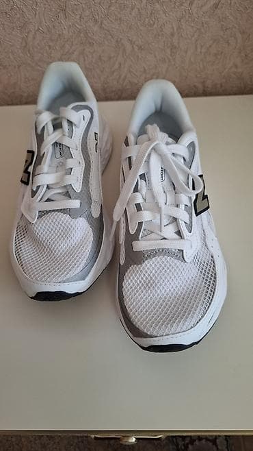 Личные вещи: Кроссовки New Balance

Новые оригинал размеры 38,39 .ЦЕНА: 10000сом — 8