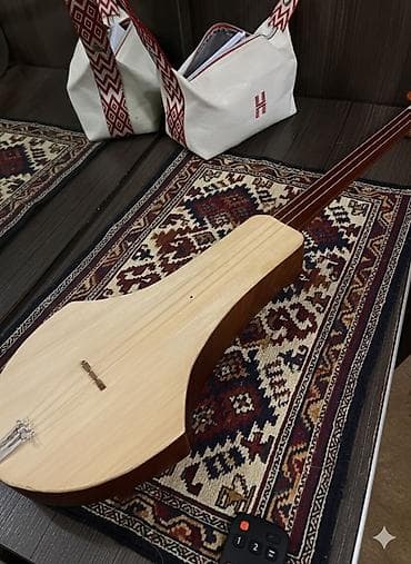 Комуз, ручная работа. - Корпус: вытянутая каплевидная дека из светлой at lalafo.kg Комуз, ручная работа. - Корпус: вытянутая каплевидная дека из светлой