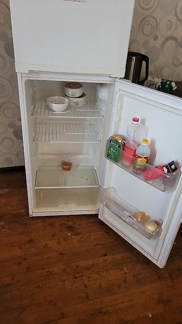 Техника и электроника: Холодильник Beko, классическая двухкамерная модель с верхней — 2