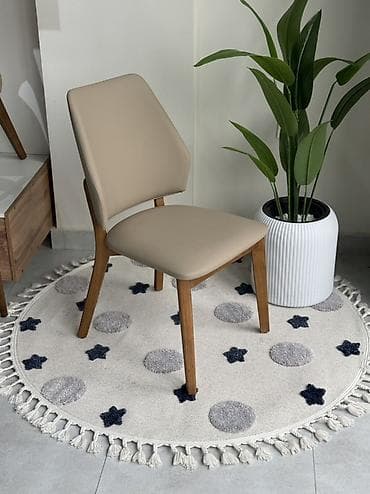 кызыл кия кыз: Ашкана үчүн отургуч, Жаңы, Жыгач, Бөлүп төлөө менен, түсү - Саргыч боз — 9