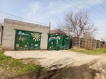 Продаю дом в очень хорошем районе два санузел зал прихожая большая