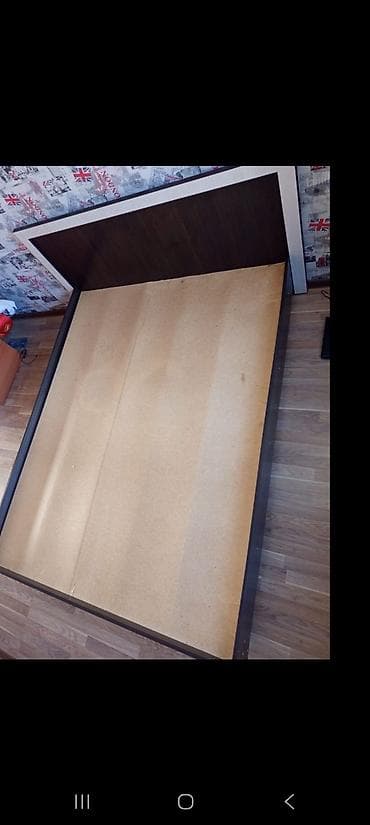 каркас для матраса: Двуспальная кровать с высоким прямоугольным изголовьем. - Размер — 2