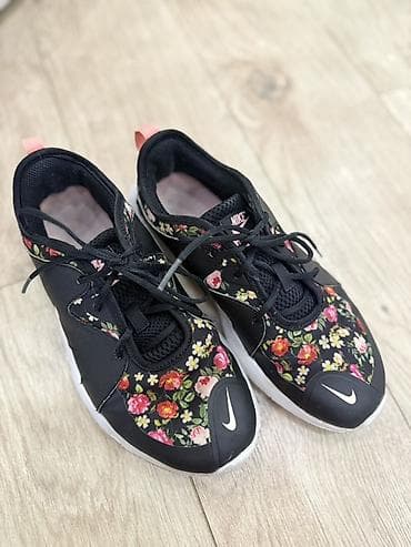 Кроссовки, 37, 37.5, Nike, Б/у, цвет - Черный at lalafo.kg Кроссовки, 37, 37.5, Nike, Б/у, цвет - Черный