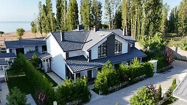 район политех: 🏡 Продаётся премиальный дуплекс в Chaika Resort на Иссык-Куле. 📍 2-я — 1