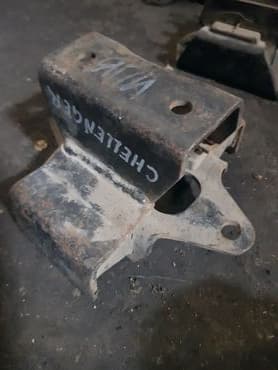 запчасти на мицубиси паджеро 2: Mitsubishi Challenger, Митсубиси Челленджер, Подушка двигателя — 1