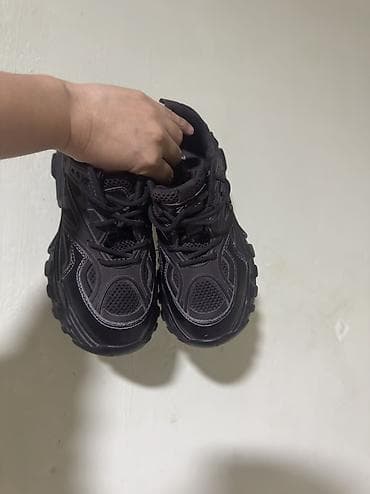 Спорттук бут кийим: Пару раз надела, но оказались маленькие. Очень красивые немного рост — 1