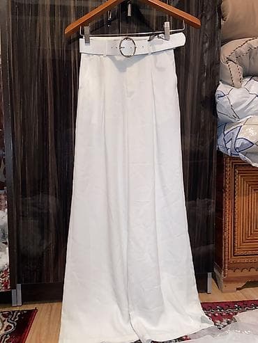 для стойки: - Туалетная вода Banana Republic Dark Cherry & Amber, флакон — 3